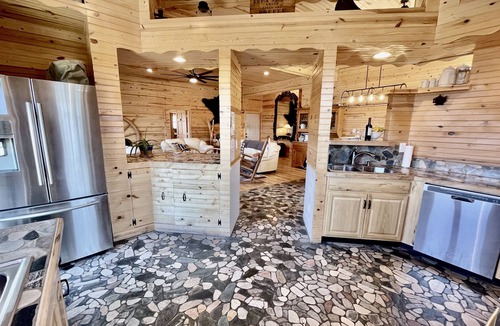 Central Lake House | Luxe Log Cabin 3bd/4ba - Torch Lake Views, Private Trails & Premier Golf Nearby