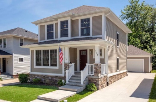 Northeast South Bend House | Luxurious 4-Bedroom House, 10-minute walk to Notre Dame