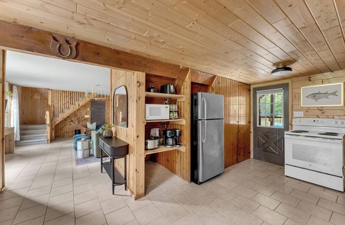 Lake Arrowhead Cabin | Luxurious 6-bedroom cabin with hot tub, sauna, game den, and lake