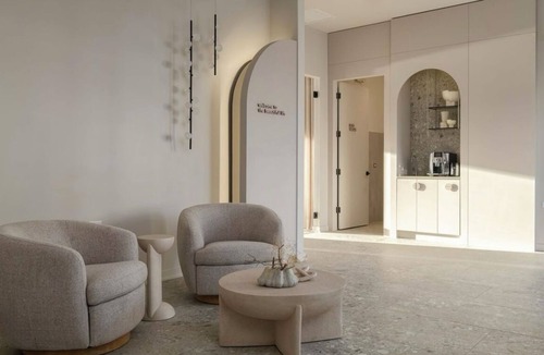 Dunning Apartment | Luxury 1BD residence w/parking. Gated and safe. 15 mins from O’Hara