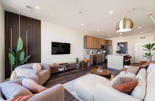 Pulaski Park Apartment | Luxury 2BR Apartment in Downtown Chicago
