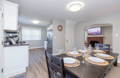 Near Northwest House | Luxury 4 BR 2 BA home walking distance to Notre Dame