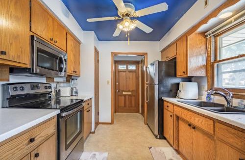 Milwaukee House | Luxury 8 guest, King Bed, garage