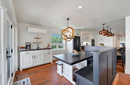Green Bay House | Luxury Bayfront Retreat Kayaks + Lambeau Nearby