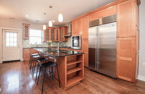 Roscoe Village House | Luxury duplex home in Roscoe Village/Wrigley Field with Free Street Parking