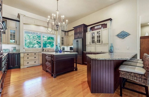 South Haven Villa | Luxury Estate–Pool, Pool House, Theater, Game Room, Putting Green–Steps to Beach