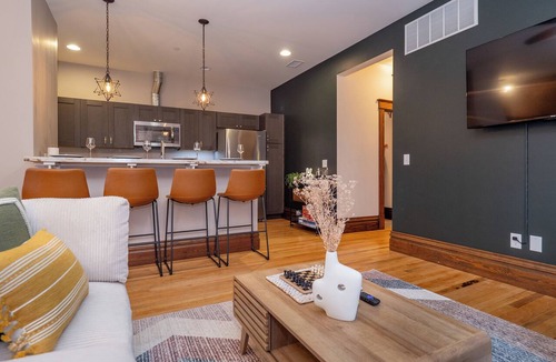 Central Business District Apartment | Luxury Industrial Loft The Heart of Downtown