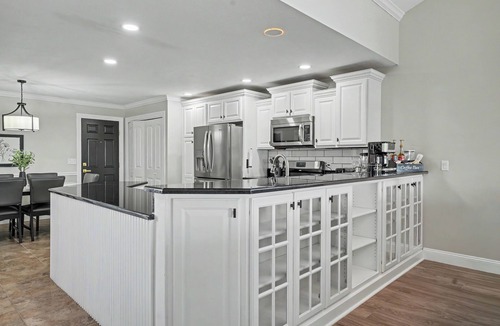 Champaign House | Luxury Lake & Golf Escape: 4BR & 4BTH Home + Gym,Near UIUC/U of I - Sleeps 11+