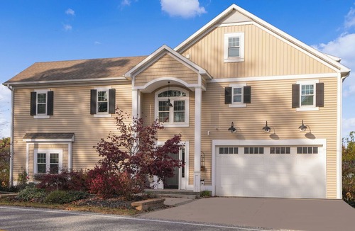 Middleville House | Luxury lakefront escape near Gun Lake
