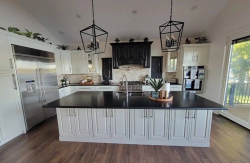 Niles House | Luxury Lakeside Oasis ND Nearby