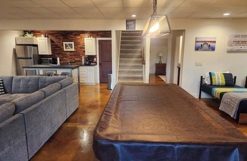 Niles House | Luxury Lakeside Oasis ND Nearby