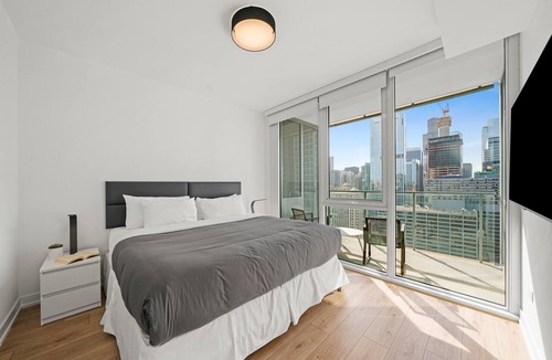 Killgubbin Apartment | Luxury Meets Comfort: River North Rentals with Chic Style & Prime Chicago Access