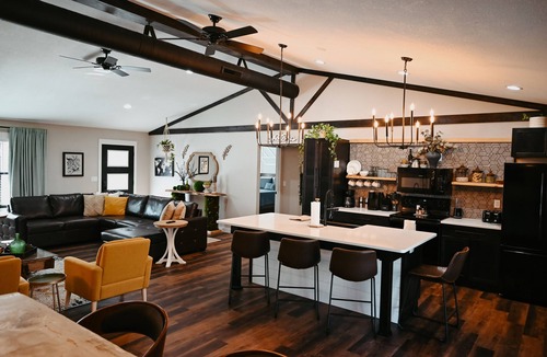 Green Bay House | Luxury New Home just steps to Lambeau. Tailgate ready. Perfect for large groups.