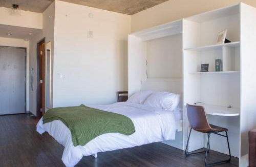 Lower East Side Apartment | Luxury Penthouse Apt Near Brady St with Balcony and Lake View