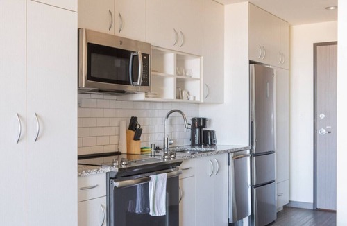 Lower East Side Apartment | Luxury Studio Apt Near Brady St with Balcony and Lake View