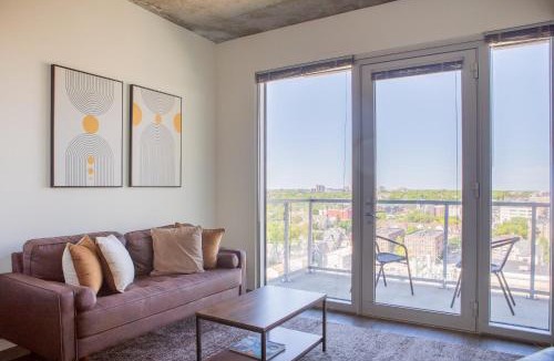Lower East Side Apartment | Luxury Studio Apt Near Brady St with Balcony and City View