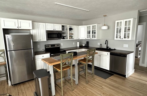 Northport House | Luxury two bed apt in Northport! Walk to everything (next door to Plover apt)