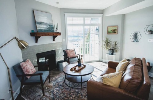 Portage Condo | Luxury Waterfront 2 Bedroom Condo by Lake Michigan