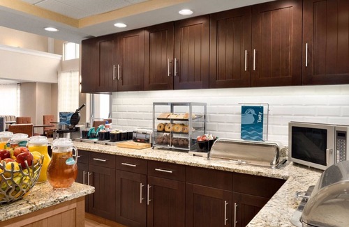 East Beltline Hotel | MainStay Suites King Studio w/Parking, Pool & Gym