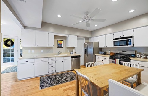 Grand Beach House | Maple Haven - A grand beach getaway