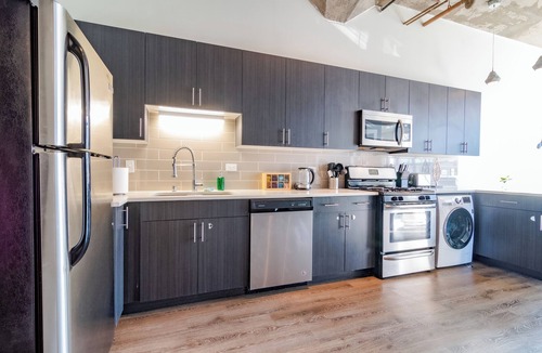 Near South Side House | McCormick Apt 3BR Corner Oasis Near Soldier Field & Museum Campus
