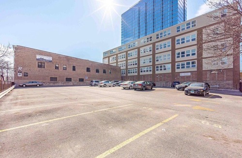 Near South Side Apartment | McCormick Place 2b/2b corner unit with optional parking for up to 6 guests