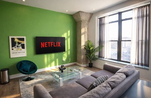 Near South Side Apartment | McCormick Place Studio/Optional parking/sleeps up to 4