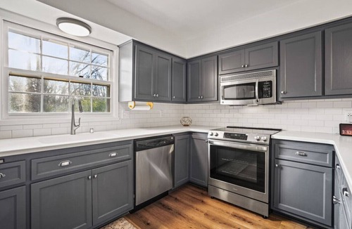Colgate House | Meadow Hill: Central 3/3 | 2 Fenced Acres |Pool | Walk to Beach