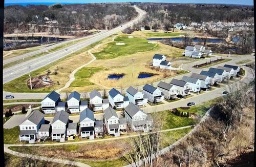 Benton Harbor House | Meet Me at the Beach-4BD/3.5 Bath-Across street from Golf/Lake/Jean Klock Beach
