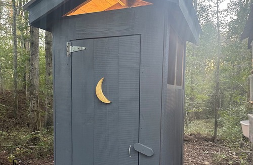 Mentone RV Rental | Mentone glamping getaway in a private screened in cabin in charming Mentone