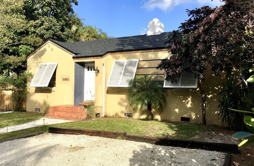Miami Shores House | Miami Tropical Deco House Minutes to Beach & more!