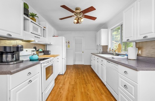 Traverse City House | Mid-Mod Lodge - Spacious Single Level Home Minutes Walk to Beach, TART Trail