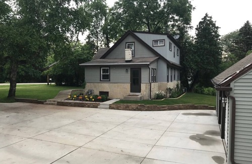 Brookfield House | Milwaukee DNC Convention Rental (7/11 - 7/18 only) - 3 Bedrooms