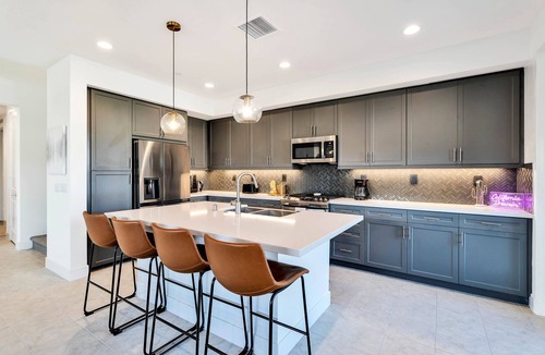 Terra Lago Villa | Minutes away from Coachella Festival! Lakeside Villa- Modern & Spacious