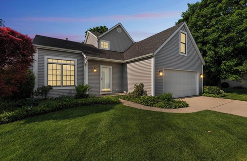 Granger House | Minutes to ND-Sleeps 10+, Family+Pet-Friendly, Early Check-In, Big Yard & Clean!