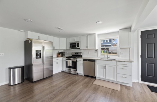 Oxbow House | Modern Mandon Retreat: All-Sports Lakefront, 4 Beds, Dock & Beach, Kayaks, Games