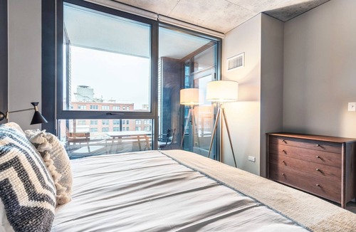 West Loop Apartment | Mod West Loop 2BR w/Gym, Pool, W/D, nr. Fulton Market, by Blueground