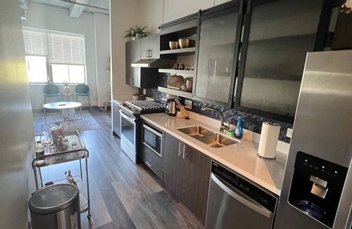 Near South Side Apartment | Modern 1-bedroom with access to GYM and Lounge! Close to McCormick