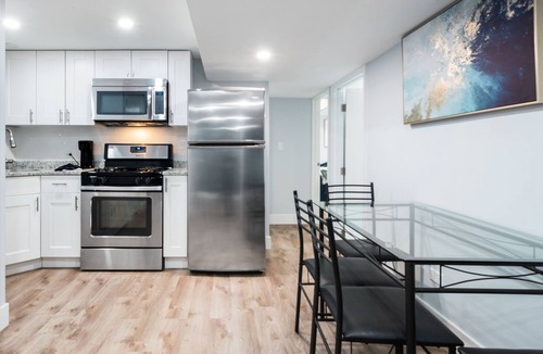 West Ridge Apartment | Modern, 2-bedroom apt., 15 minute drive to Lake Michigan, FREE parking spot.