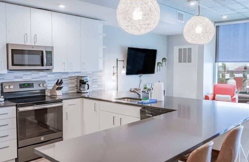 Downtown Apartment | Modern 2 BR with Balcony downtown GR