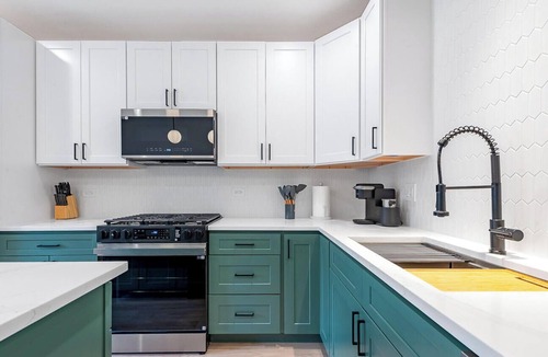 Avondale Apartment | Modern 2BR with Free Parking in Avondale