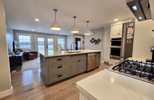 Terre Haute House | Modern 3-bed farmhouse AC, Wifi