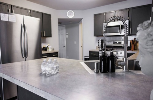 Fox Valley House | Modern 3-Bedroom Townhome with Full Amenities – Your Home Away from Home!