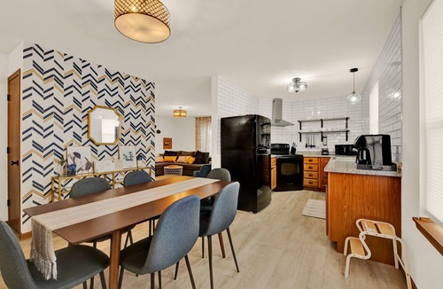 West Allis House | Modern 3 BR Minutes to WI Statefair, MKE Zoo, Brewers, & Hospital