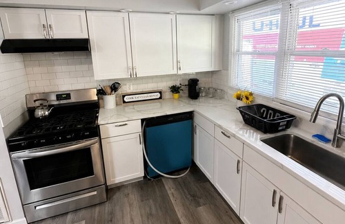 Tinley Park House | Modern 3BD 1BA house - Tinley Park