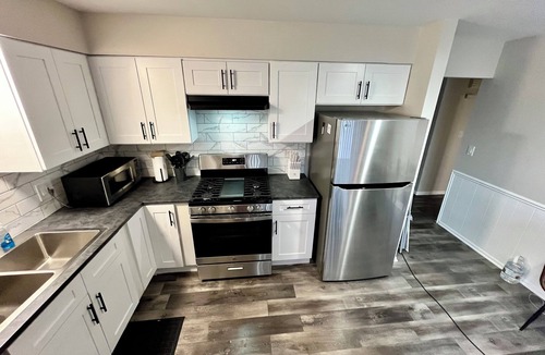 Grand Rapids House | Modern 4BR Duplex Near 44th & Downtown