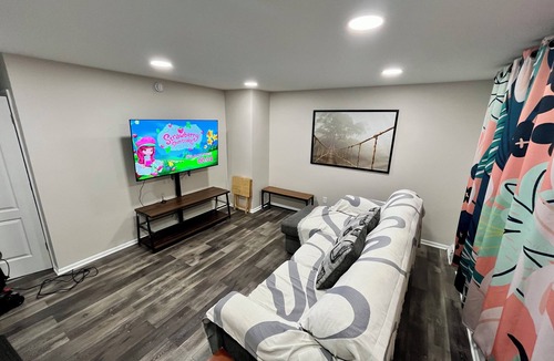 Grand Rapids House | Modern 4BR Duplex Near 44th & Downtown
