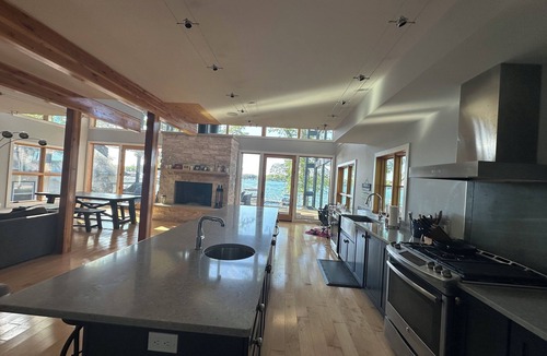 Sister Lakes House | Modern 5-BR home on Magician lake - space for family fun, swimming & sunsets