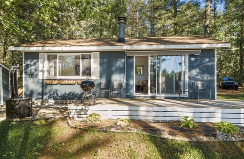 Baldwin Cabin | Modern Cabin and Bunkouse on Putman Lake. Sleeps 7