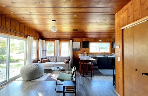 Roscommon House | Modern Cabin Higgins Lake; walk to Hiking, XC Ski, River, Town, near golf + ORV